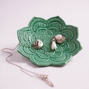 Green Mandala Ceramic Jewelry Dish – Boho Ring Holder & Trinket Plate​​